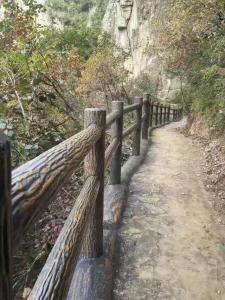 仿樹皮欄桿